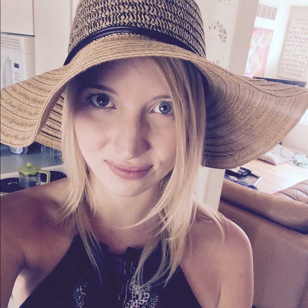 Meet your Posher, Ana